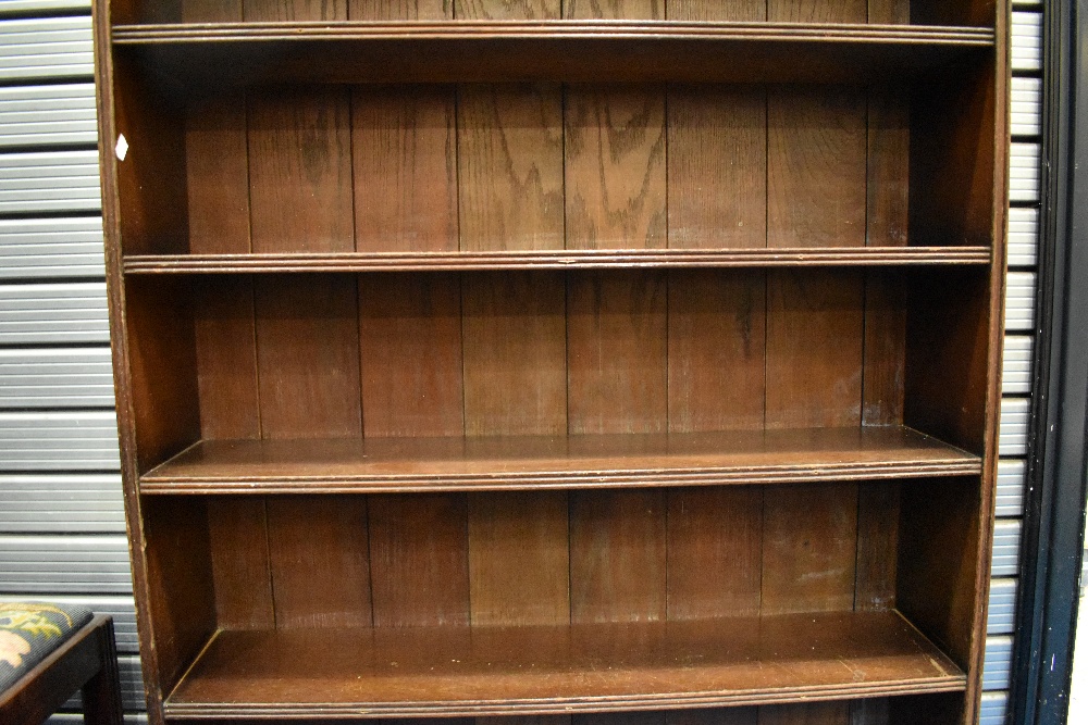 An early 20th Century oak bookshelf , approx 137 x 92cm - Image 5 of 8