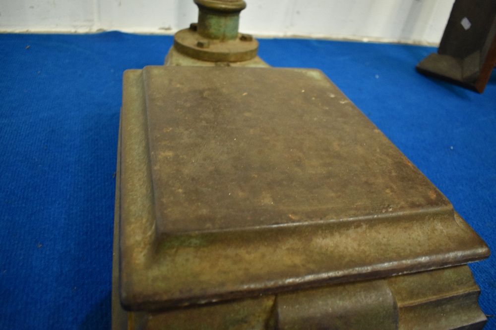 A vintage cast iron balance scale, possibly doctors or similar - Image 5 of 6