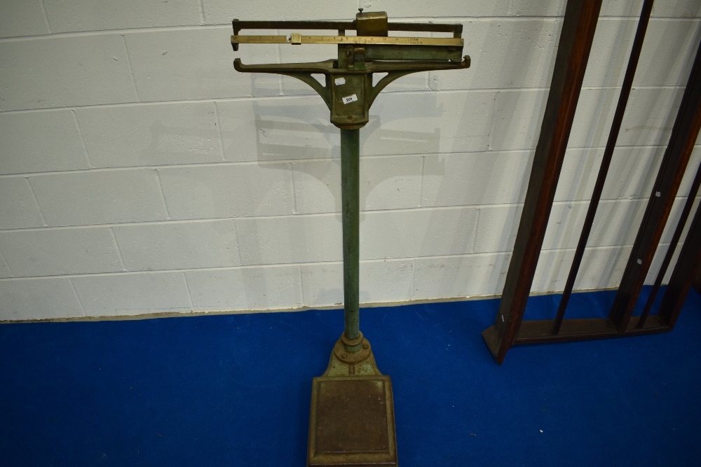 A vintage cast iron balance scale, possibly doctors or similar - Image 4 of 6