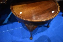 An early 20th Century mahogany occasional table having circular top, diameter approx. 61cm, height