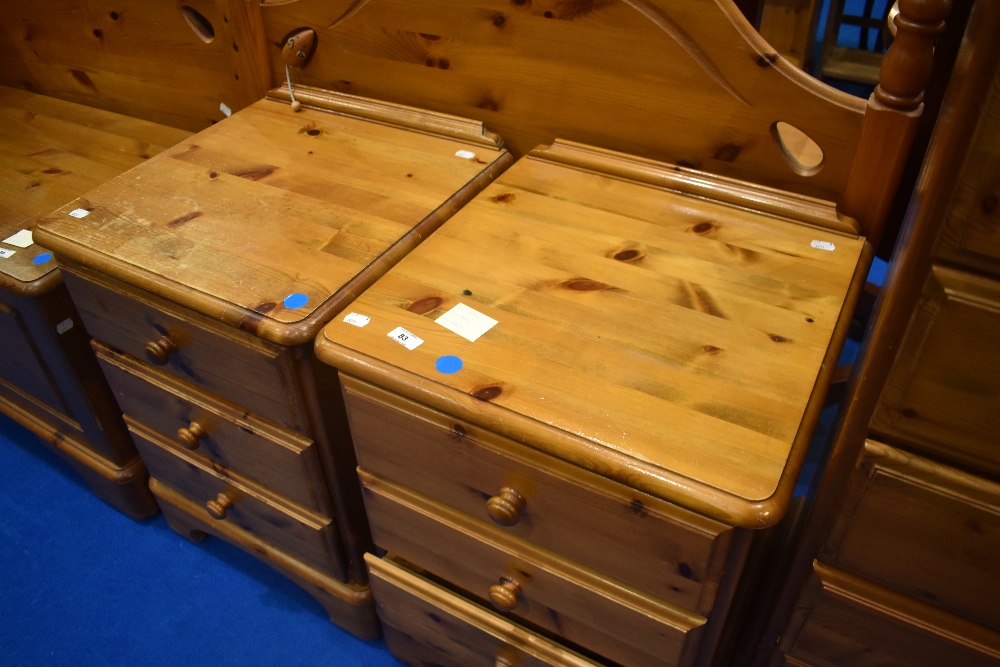 A pair of modern pine beside chests of three drawers, each approx. 47 x 45 x 64cm