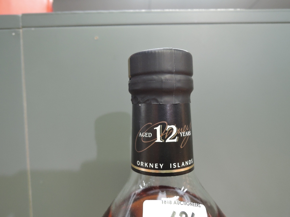 A bottle of 1990's Highland Park 12 Year Old Single Malt Scotch Whisky, 43% vol, 1 Litre, in - Image 4 of 5