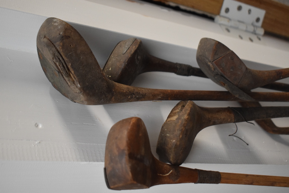 A collection of vintage hickory shafted golf clubs in case. - Image 35 of 36