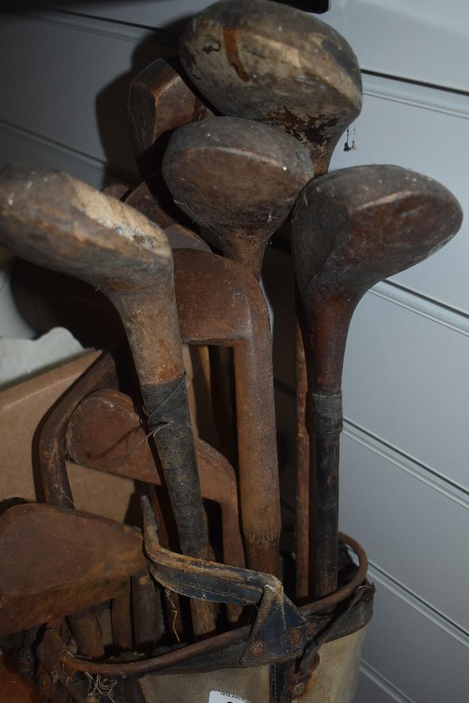 A collection of vintage hickory shafted golf clubs in case. - Image 2 of 36