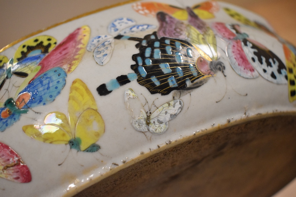 A 19th/20th Century Chinese porcelain oval dish, decorated in polychrome with butterflies, measuring - Image 6 of 6