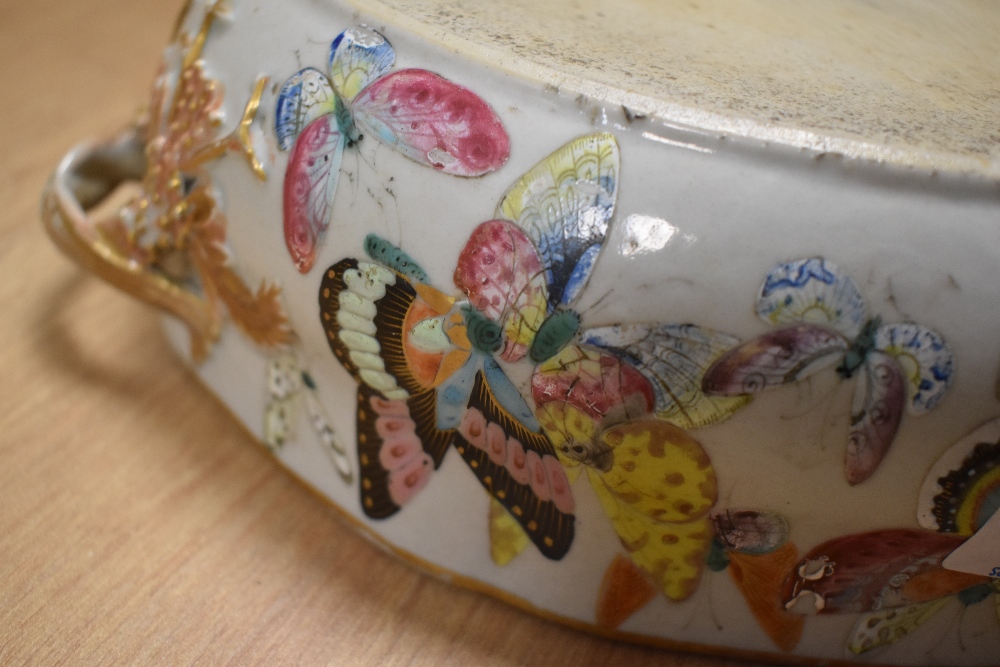 A 19th/20th Century Chinese porcelain oval dish, decorated in polychrome with butterflies, measuring - Image 4 of 6