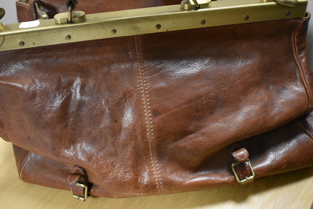 A vintage style Gladstone/ overnight bag by 'The Bridge'. - Image 6 of 8