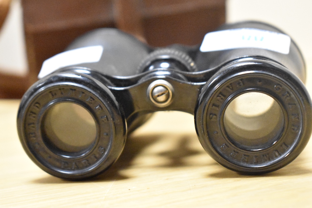 A pair of late 19th/early 20th Century Grand Lumiere of Paris binoculars, with tan case - Image 2 of 2
