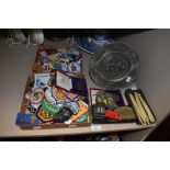 A selection of cloth badges, including tourism interest, a box of bone handled cut throat razors,