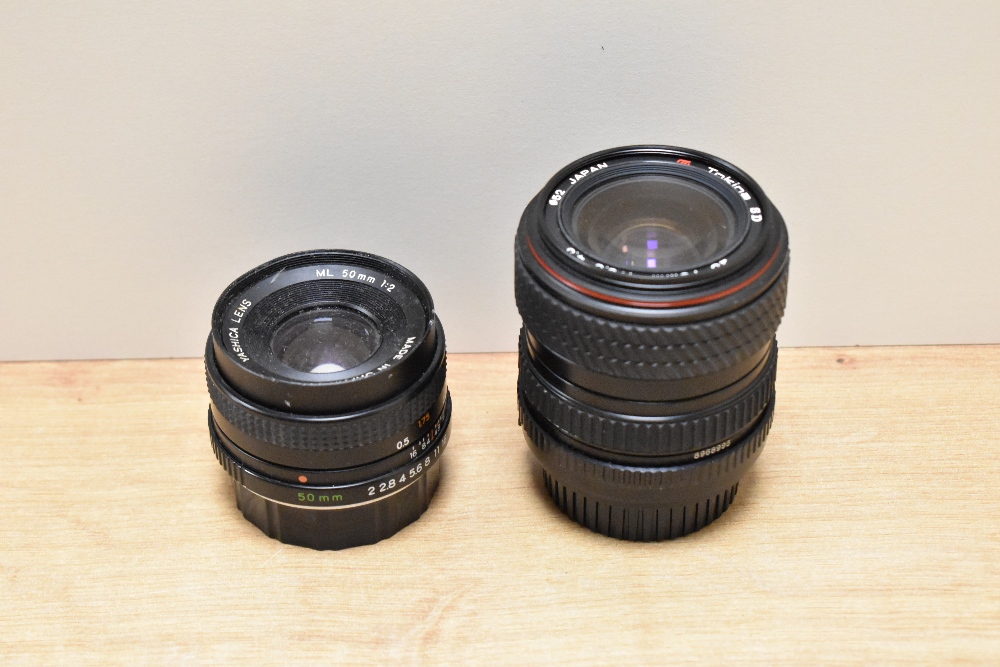 Four various lenses. A Tokina SD 1:3,5-4,5 28-70mm, a Yashica Auto Zoom 1:2 50mm, a Yashinon Auto - Image 2 of 5