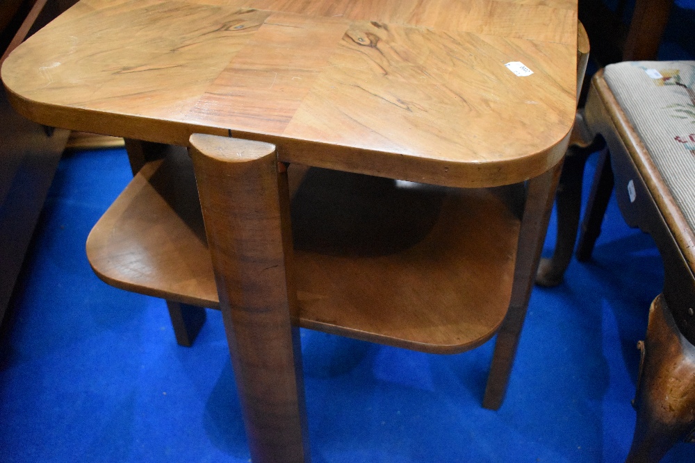 A 1930s walnut occasional/coffee or bedside tabl with undershelf, and Queen Anne style dressing - Image 3 of 7