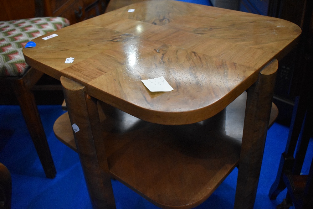 A 1930s walnut occasional/coffee or bedside tabl with undershelf, and Queen Anne style dressing - Image 4 of 7