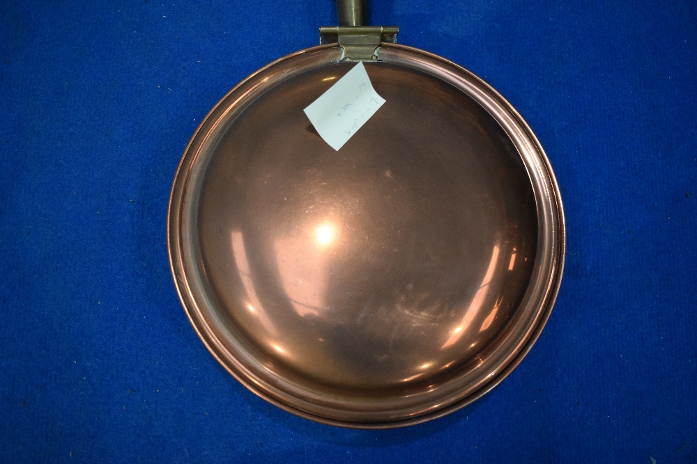 A traditional copper warming pan and reproduction corner whatnot - Image 2 of 7