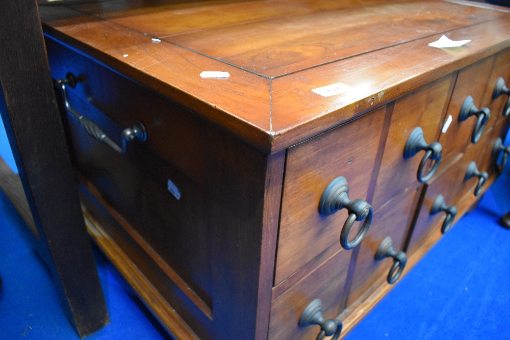 A modern coffee table having merchants style drawers, approx dimensions. W92 D58 H50cm - Image 9 of 9