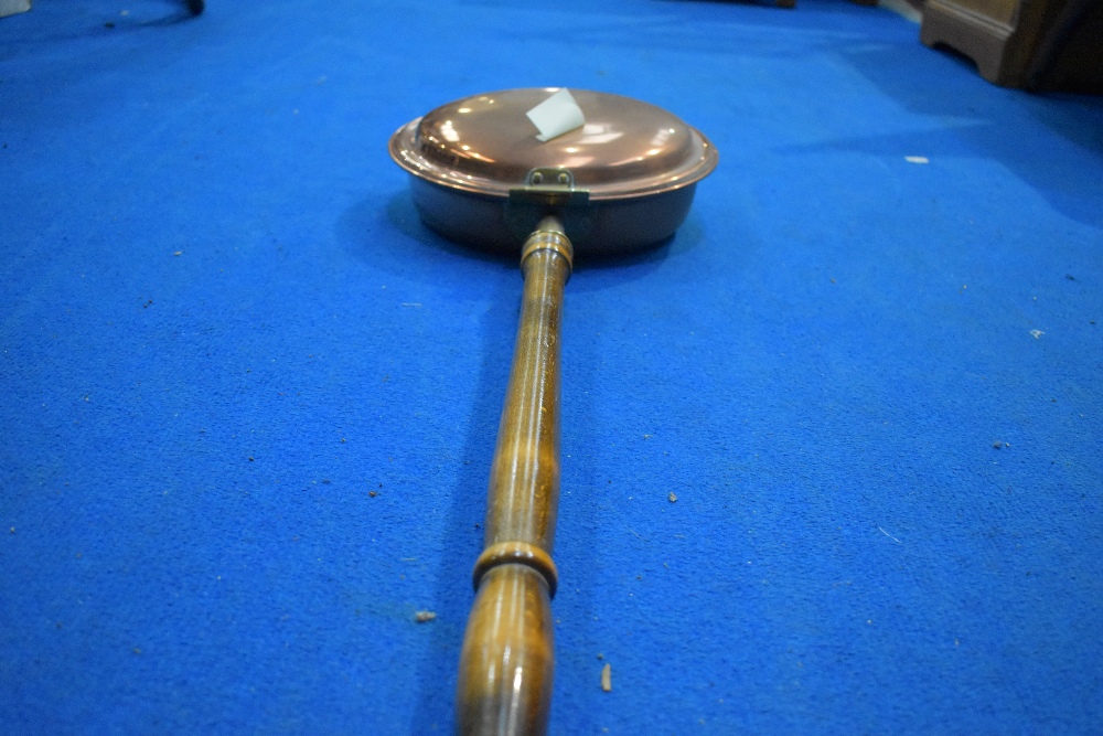 A traditional copper warming pan and reproduction corner whatnot - Image 7 of 7