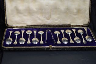 A cased set of twelve late Victorian silver coffee spoons and sugar tongs, with trefoil terminals