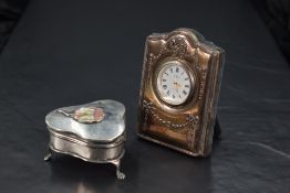 An Edwardian silver and Mother-of-Pearl ring box, of hinged trefoil form, the cover inset and