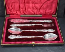 A cased set of Edwardian silver handled four piece hors d'oeuvres set, the handles embossed with C-