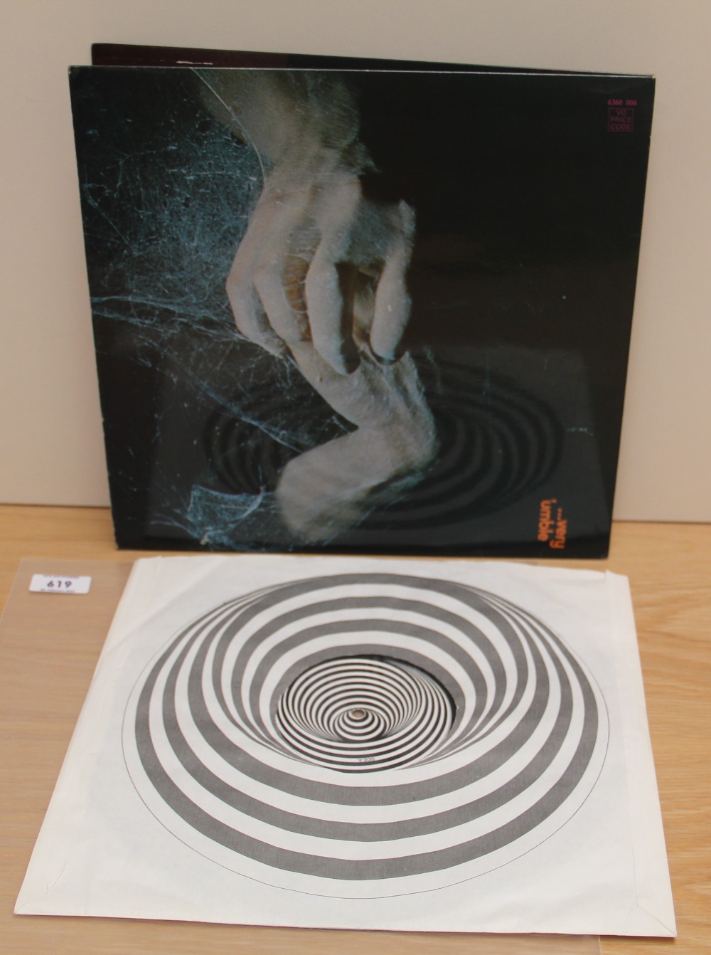 A VG+ / VG+ copy of ' Very 'eavy ' by Uriah Heep on the sought after Vertigo Swirl imprint - getting - Image 2 of 6