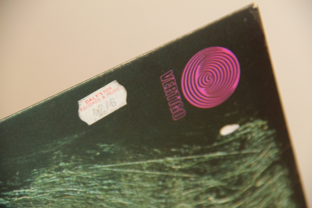 A VG+ / VG+ copy of ' Very 'eavy ' by Uriah Heep on the sought after Vertigo Swirl imprint - getting - Image 6 of 6