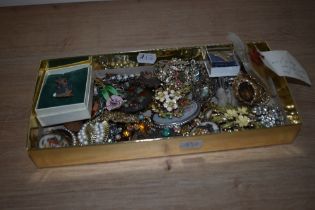 An assortment of vintage costume brooches.