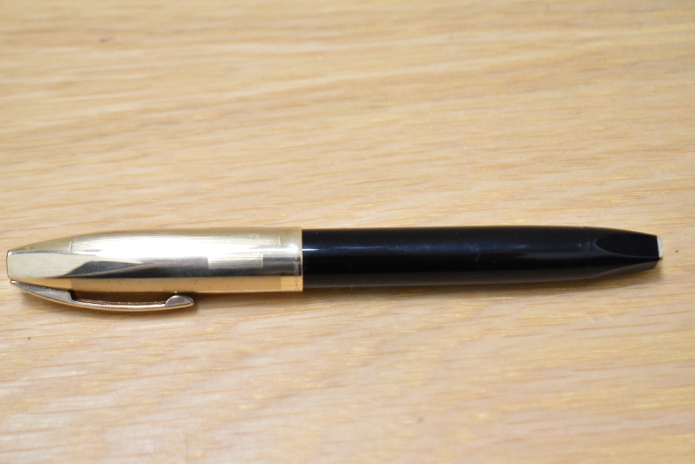 A Sheaffer Pen for Men V snorkel fill fountain pen in black with a rolled gold cap having a Sheaffer - Image 3 of 3