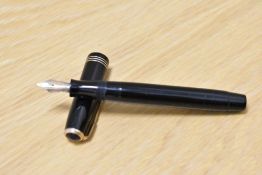 A Parker Vacumatic button fill fountain pen in black with three bands to cap having Parker Vacumatic