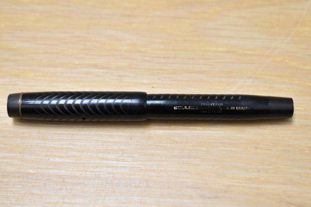 A Parker Ladies button fill fountain pen in chaised BHR having Parker 3 nib made in Canada - Image 3 of 4