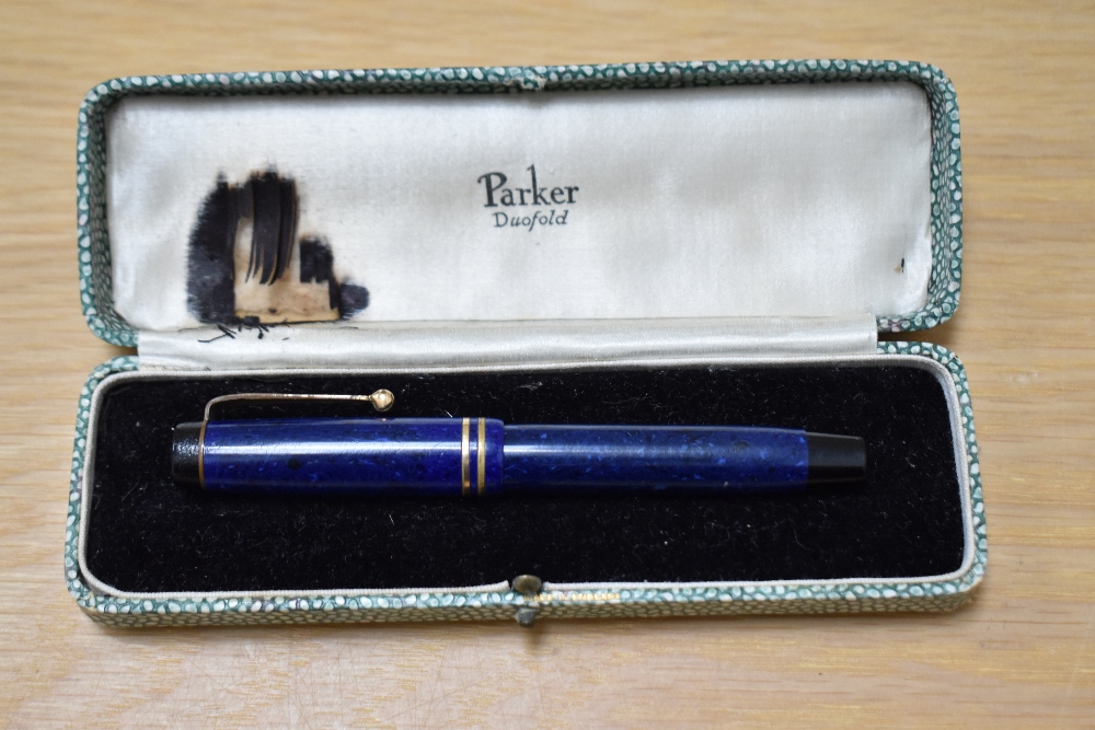 A Parker Streamlined Duofold button fill fountain pen in Lapis blue with two bands to the cap having - Image 3 of 3