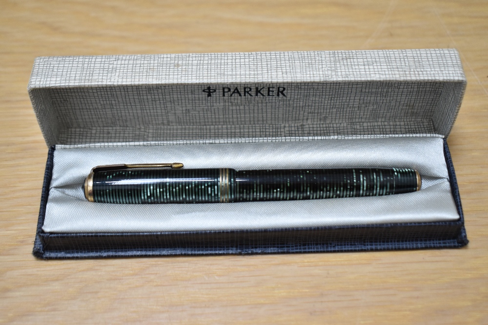 A Parker Standard Vacumatic fountain pen in green with three bands to the cap having Parker - Image 3 of 3