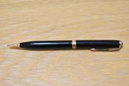A Parker Vacumatic propelling pencil in black with decorative band