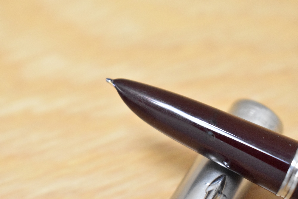 A Parker 51 MK2 aerometric fill fountain pen in burgundy having a lustraloy cap - Image 2 of 3