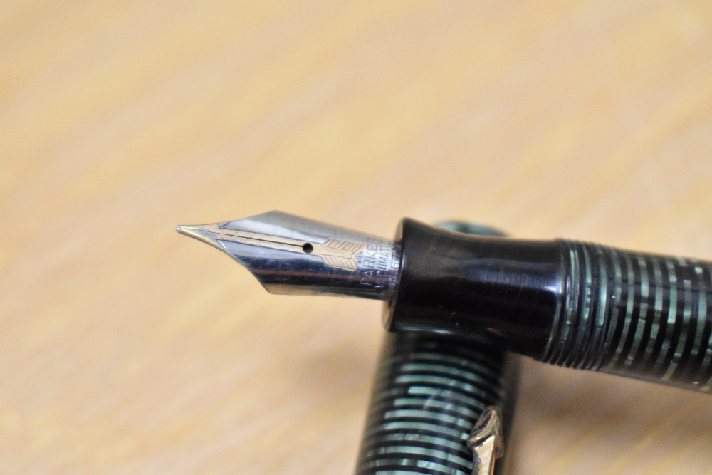A Parker Standard Vacumatic fountain pen in green with three bands to the cap having Parker - Image 2 of 3
