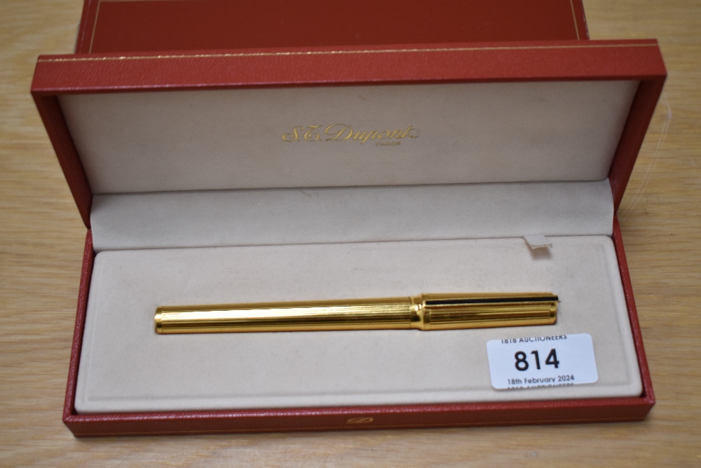 A boxed S T Dupont Montparnasse converter fountain pen gold plated reeded design having 18k Dupont - Image 3 of 3