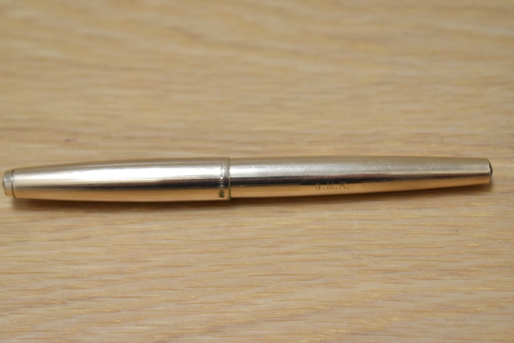 A Parker 65 Insignia converter fountain pen in rolled gold (double jewelled) having Parker 14K - Image 3 of 4