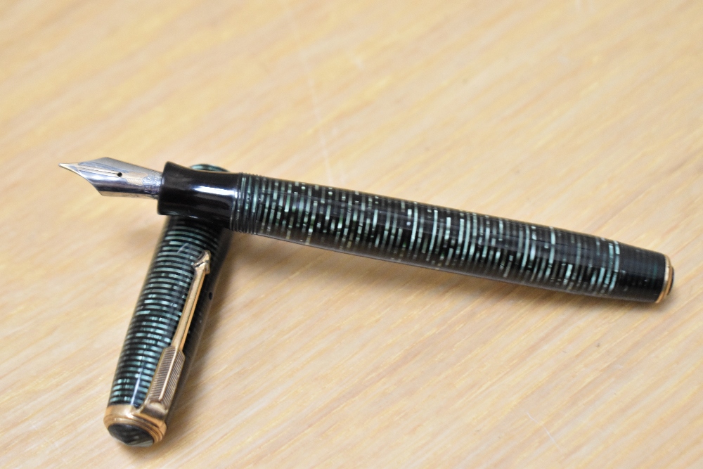 A Parker Standard Vacumatic fountain pen in green with three bands to the cap having Parker