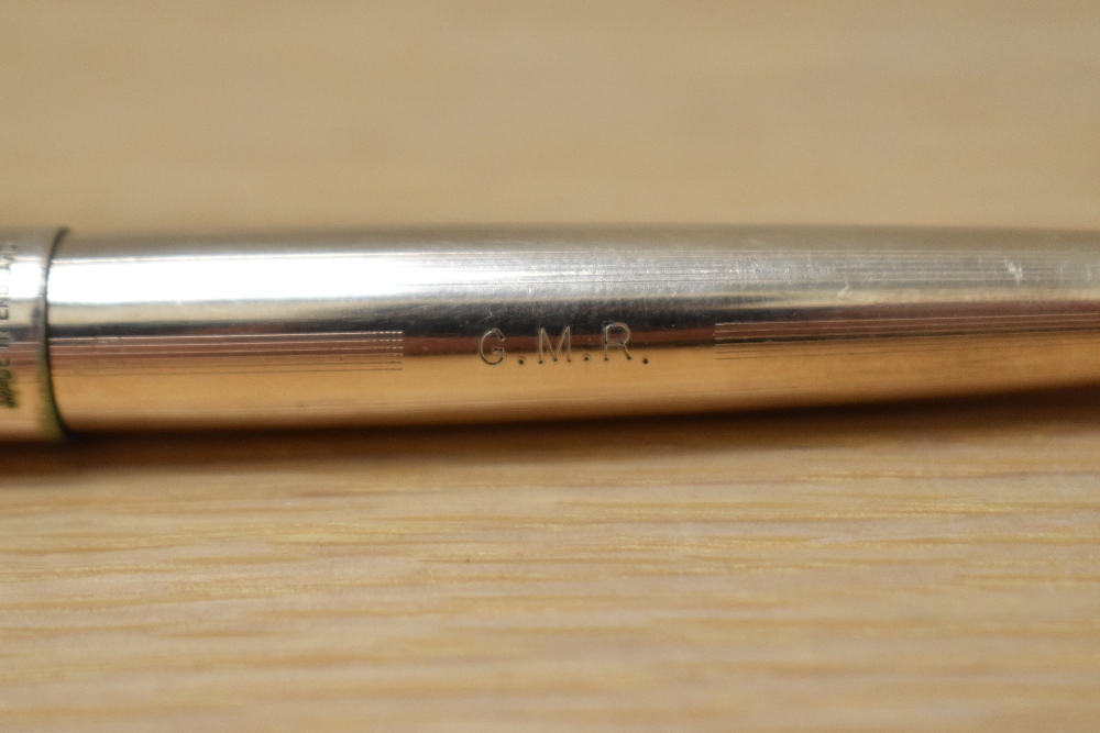 A Parker 65 Insignia converter fountain pen in rolled gold (double jewelled) having Parker 14K - Image 4 of 4