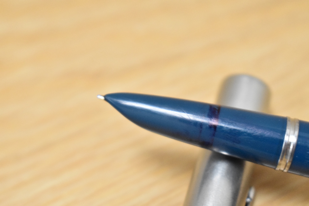 A Parker 51 MK2 aerometric fill fountain pen in teal having a lustraloy cap - Image 2 of 3