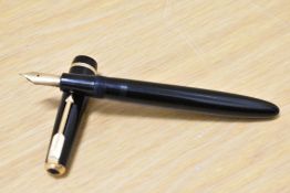 A Parker Duofold Senior aerometric fill fountain pen in black with decorative band to the cap having