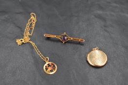 Three pieces of yellow metal jewellery including, Cancer zodiac pendant and chain, bar brooch and
