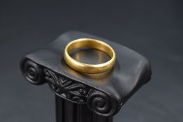 A yellow metal gold wedding band bearing 916 hallmarks , size Z & approx 9.9g