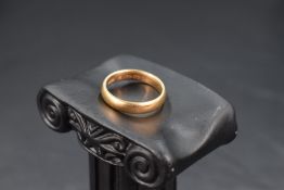 A 22ct gold wedding band, size O & approx 5.7g