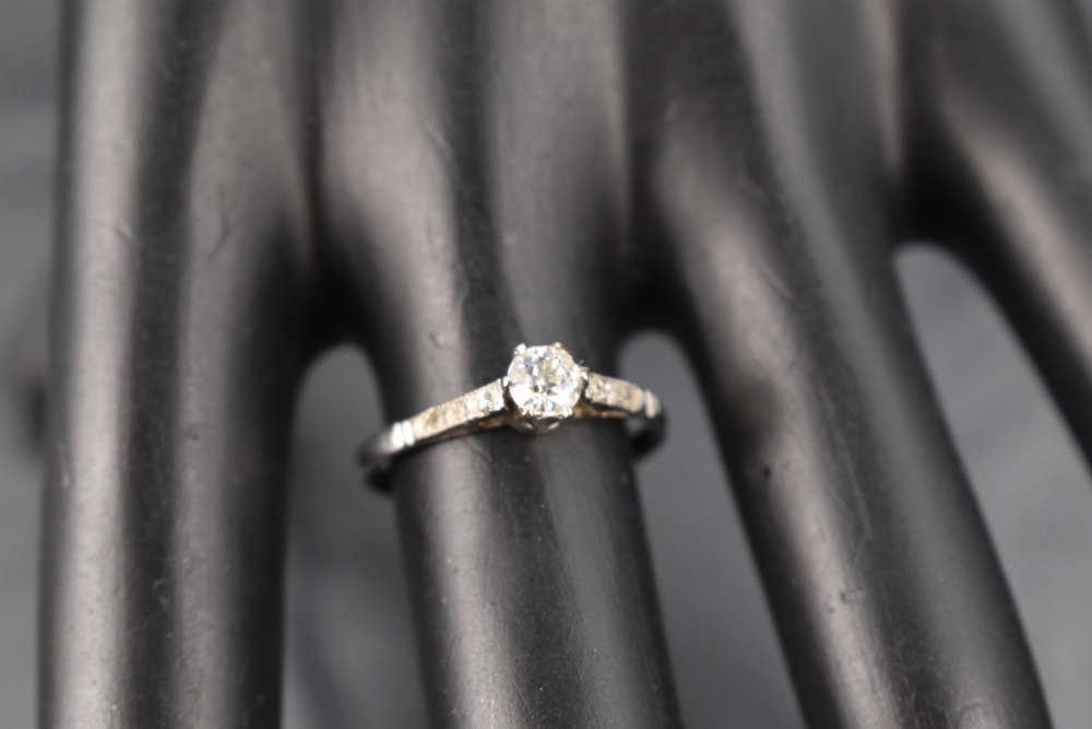 A diamond solitaire ring, approx 0.25ct in a raised claw set mount with diamond chip set shoulders - Image 2 of 2