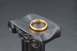 A 22ct gold wedding band, size O & approx 4g