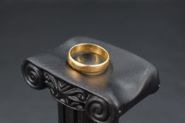 A 22ct gold wedding band, size P & approx 3.5g