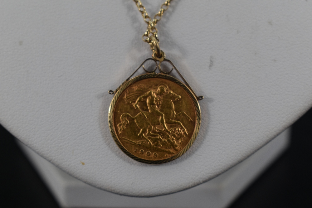 A gold half sovereign dated 1909 in a 9ct gold removable decorative pendant mount on a 9ct gold - Image 2 of 3