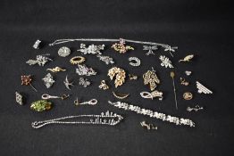 A selection of vintage diamante jewellery including brooches, earrings and necklace etc