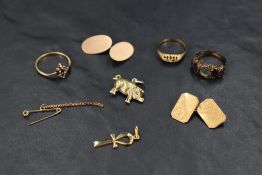 A selection of 9ct gold and yellow metal oddments and broken jewellery including three rings, two