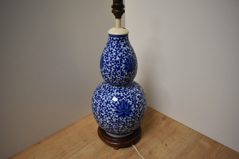 A 20th Century Chinese blue and white porcelain converted table lamp, decorated with a dragon and - Image 7 of 16