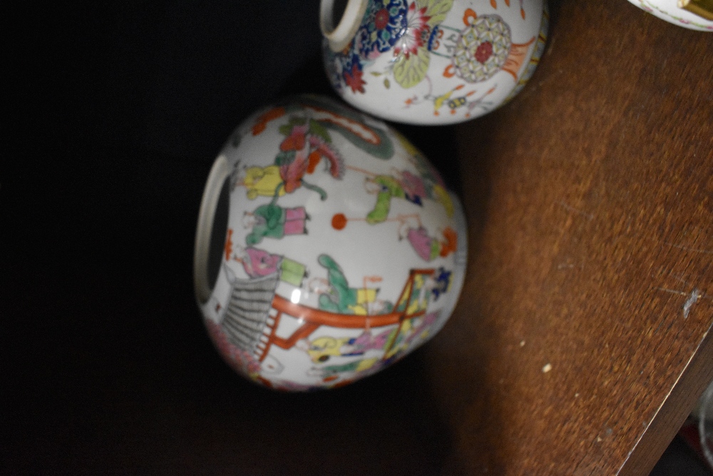 A vintage Coalport spherical lidded bowl, having gilt heightening and enamel decoration and a - Image 4 of 5